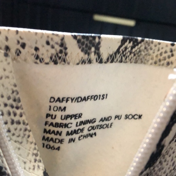 Steve Madden - Picture 3 of 3